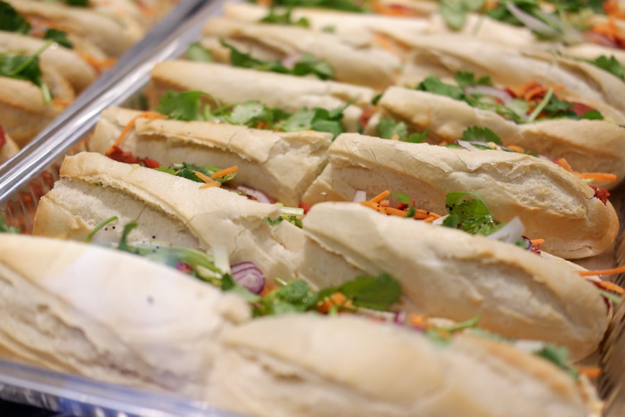 Bánh mì thịt nướng nóng giòn